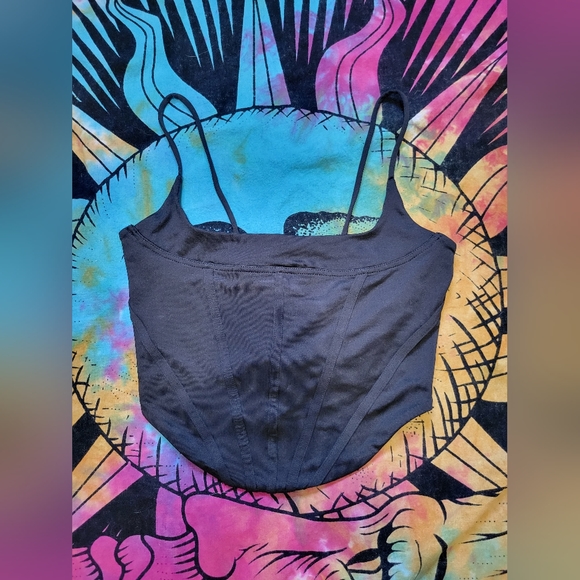 NWT Forever 21 - Sleek Black Crop Top with Spaghetti Straps - Picture 3 of 8